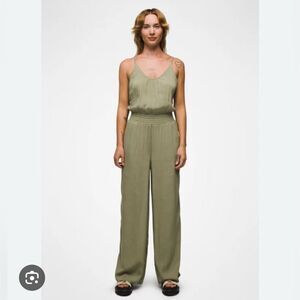 Olive Green Women's Jumpsuit FERNIE size medium & small $99 msrp